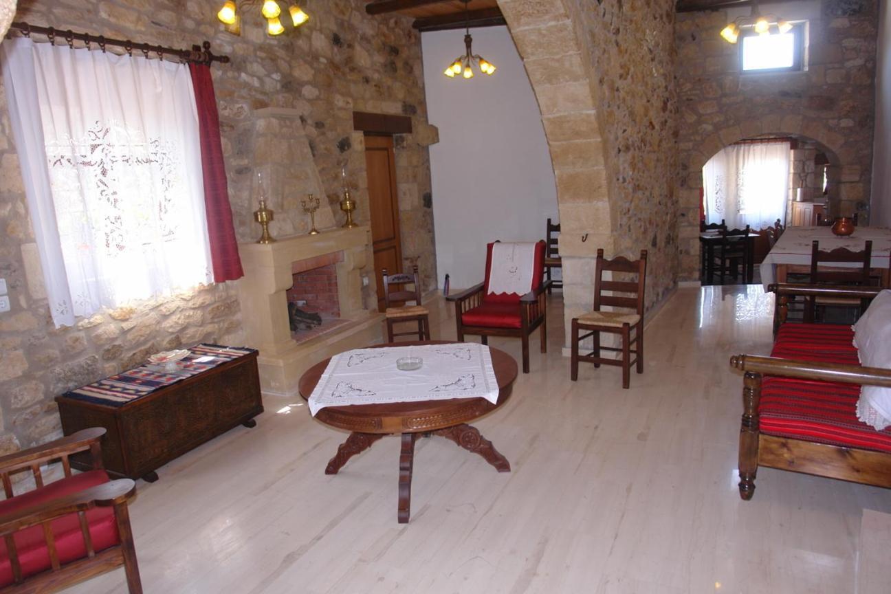 Villa Eleva Aryiroúpolis Buitenkant foto